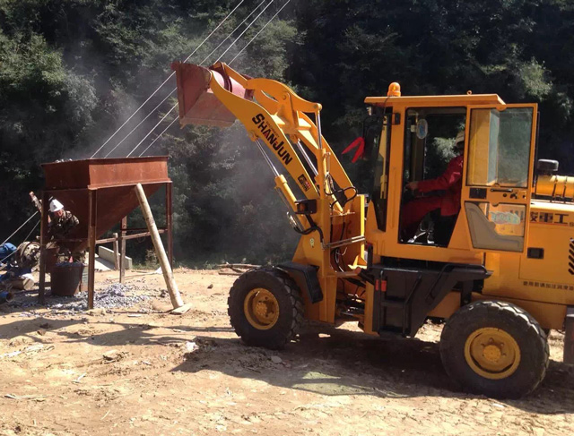 輕型索道砂石運輸全機(jī)械化裝卸